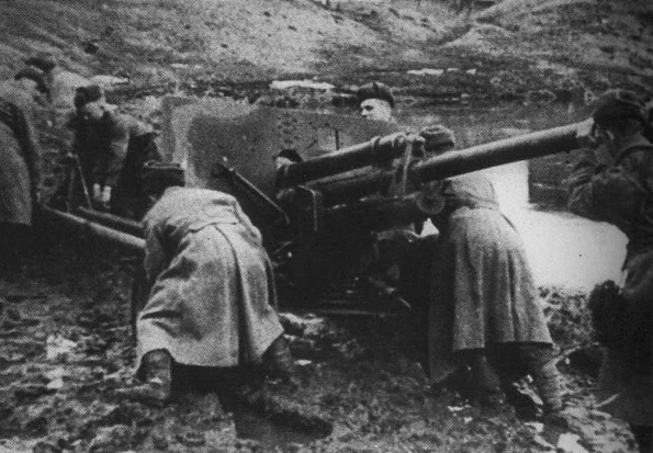 Tun sovietic ZiS-3 de calibrul 76,2 mm (© Wikimedia Commons)