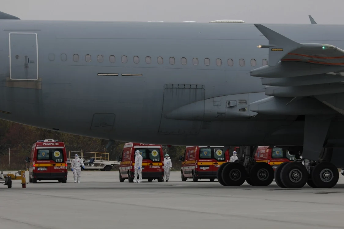 Transferul în Germania al  pacienţilor Covid-19 cu stare gravă.  FOTO Inquam Photos / Octav Ganea