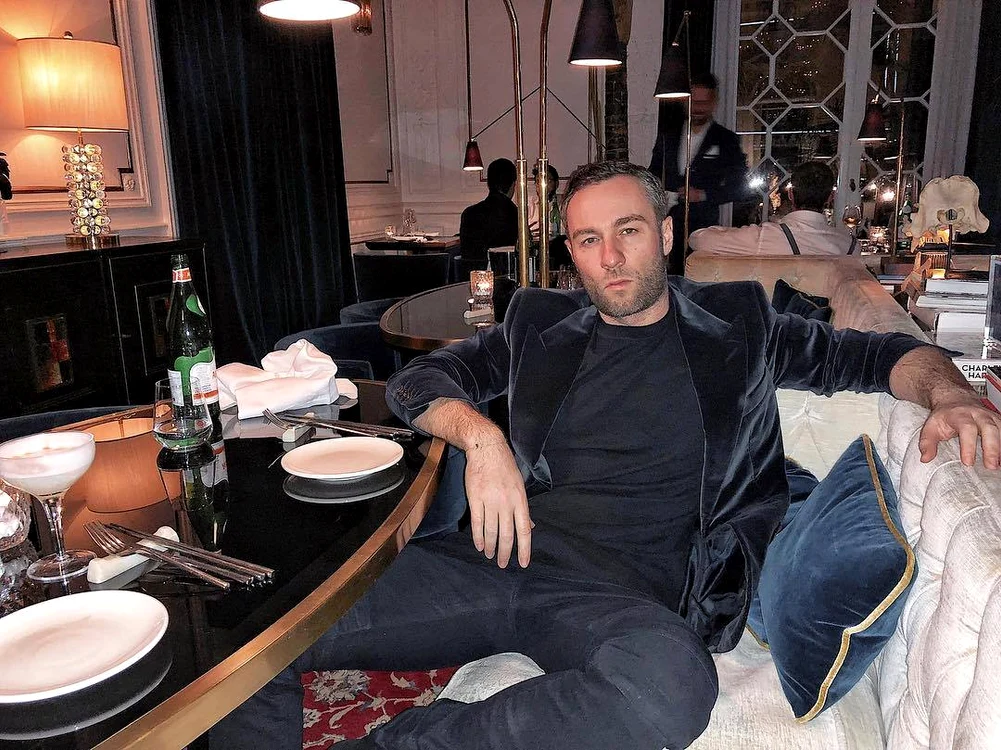 Alex Faur este un obișnuit al cluburilor și restaurantelor de lux