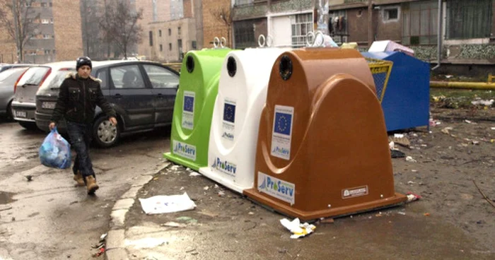 Containerele pentru depunerea sticlei se află în fiecare cartier. Foto: D. Guţă