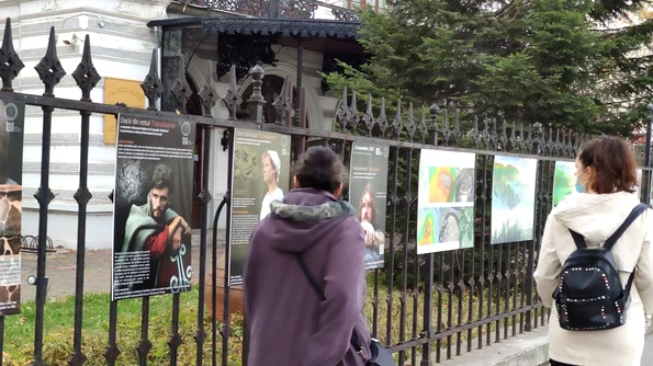 „Dacii din estul Transilvaniei”   expoziție outdoor la Palatul Suțu jpeg