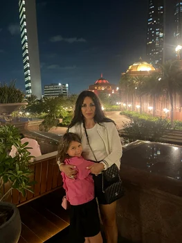 Oana Mizil și fiica sa, Maria în Dubai. Sursă: Click!