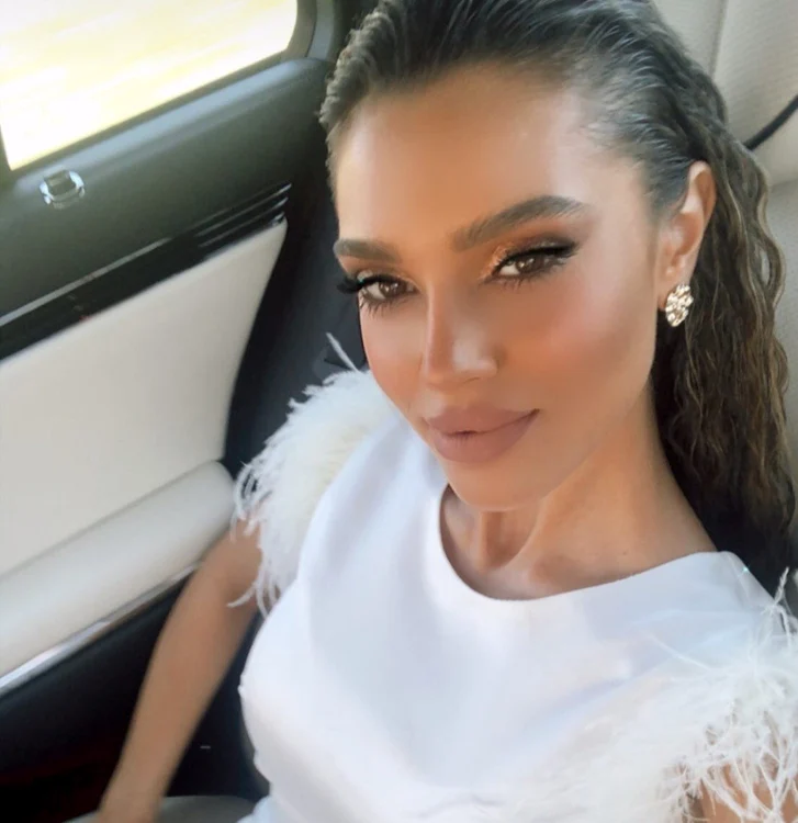 Karmen, superbă la botezul fiiceifoto: Instagram