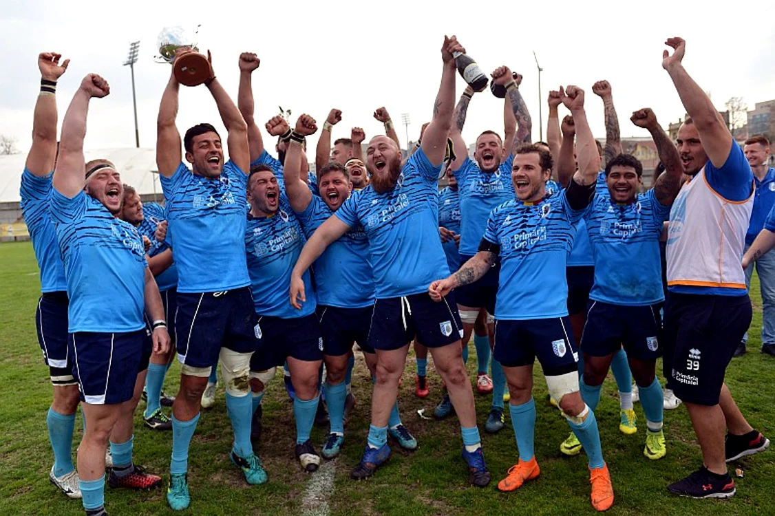 
    Rugbyștii de la CSM București se bucură după ce au câștigat Cupa RomânieiFoto: Sport Pictures  