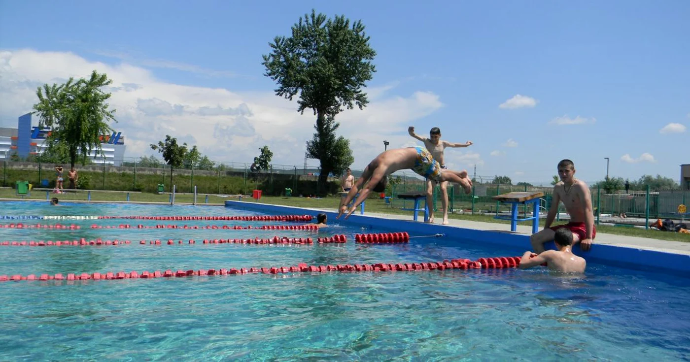 A căzut în piscină (foto arhivă)