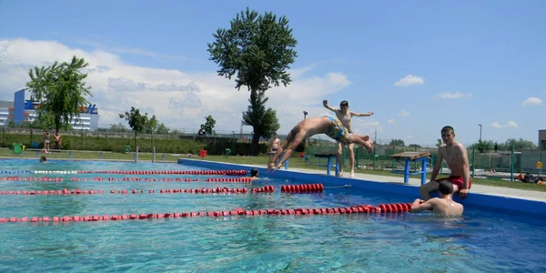 A căzut în piscină (foto arhivă)