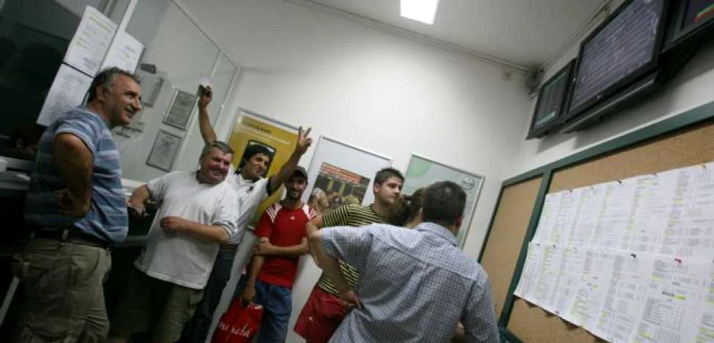 Pariori surprinşi în încercarea de a „sparge sistemul“ FOTO: ADEVĂRUL