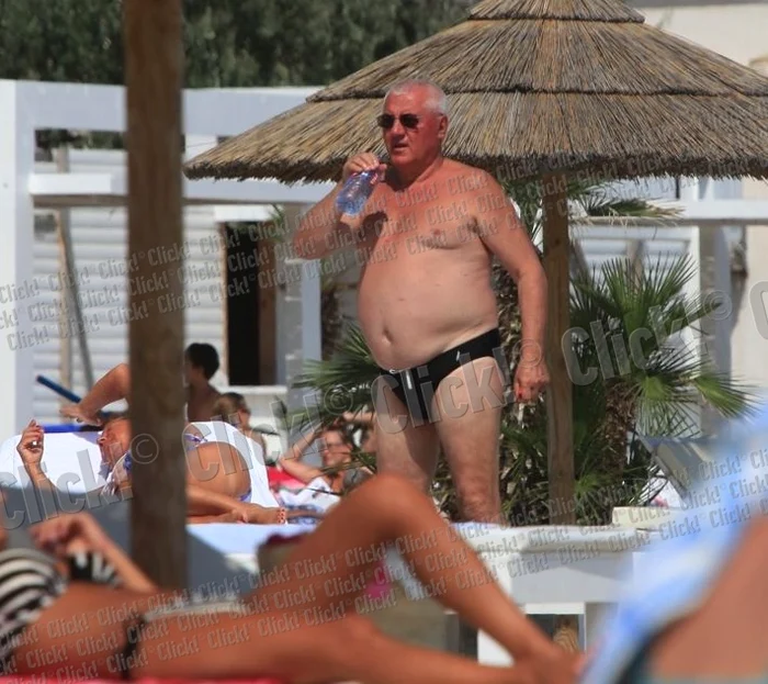 Mitică Dragomir îşi face concediul pe litoralul românesc