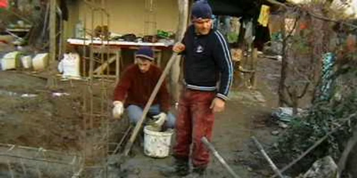Jandarmii au muncit cot la cot cu restul muncitorilor