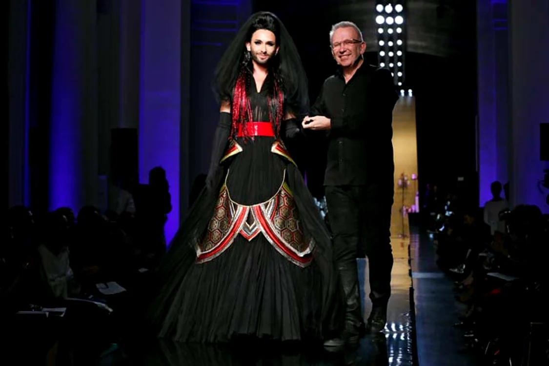 
    Conchita Wurst a defilat miercuri pentru designerul francez Jean  Paul GaultierFOTO: REUTERS  