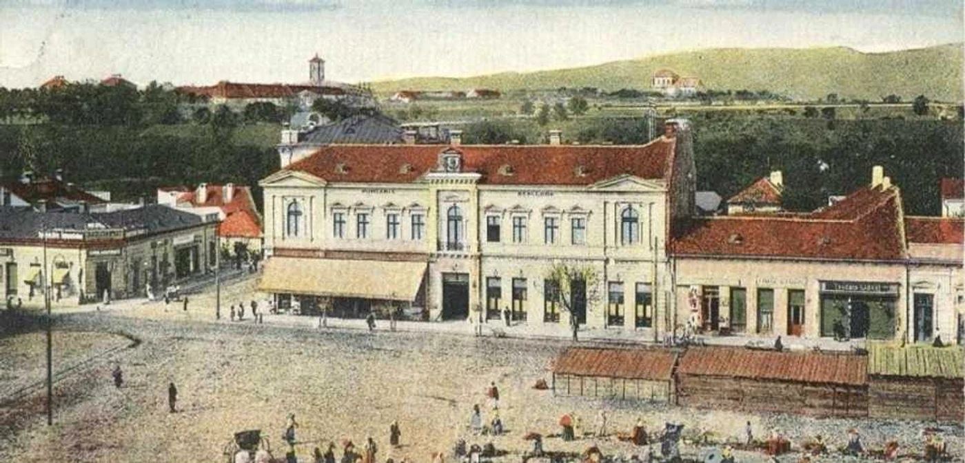 Imagine de arhivă cu centrul oraşului Alba Iulia