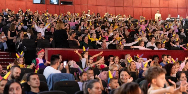 Peste 19.000 de părinți și copii au participat la spectacolele „Promisiunea Zurli”. Gașca Zurli pregătește un nou turneu dedicat mamelor FOTO: Zurli