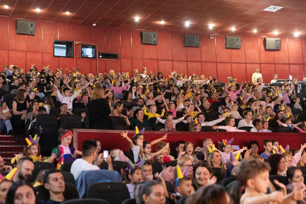 Peste 19.000 de părinți și copii au participat la spectacolele „Promisiunea Zurli” în ultimele luni. Gașca Zurli pregătește un nou turneu dedicat mamelor
