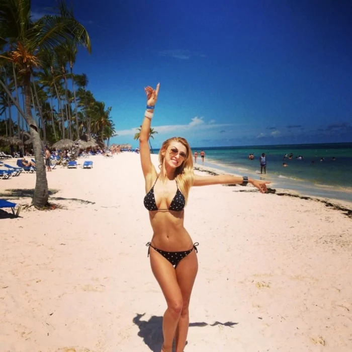 În vacanța din Caraibe, Andreea s-a relaxat, dar a și muncit