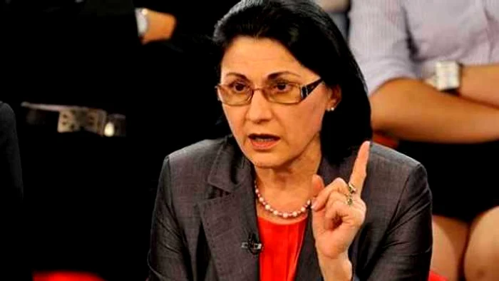 Ministrul Educației, Ecaterina Andronescu, a decis să scoată manuaul unic