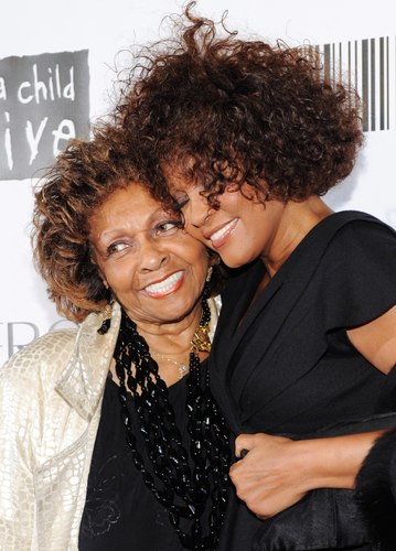 Whitney Houston și mama ei, Cissy Houston. FOTO: Profimedia