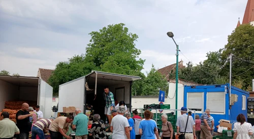 legumicultori din sudul tarii cu marfa la cisnadie   sursa mihai chesnoiu (11) jpeg