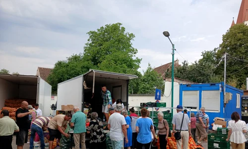 legumicultori din sudul tarii cu marfa la cisnadie   sursa mihai chesnoiu (11) jpeg