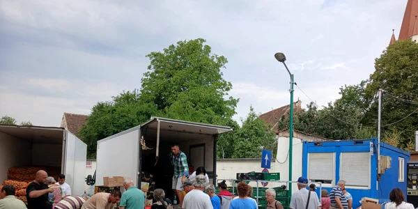 legumicultori din sudul tarii cu marfa la cisnadie   sursa mihai chesnoiu (11) jpeg