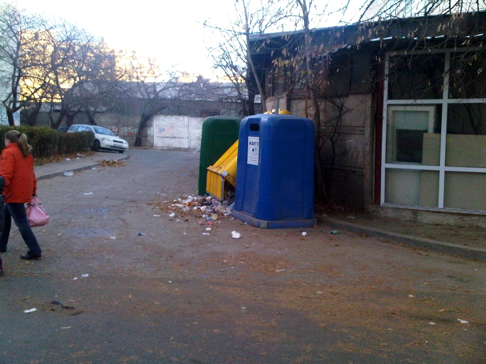 Container de gunoi distrus în Galaţi
