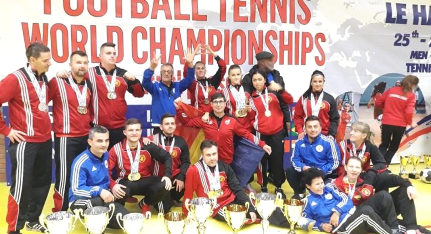 
    Românii au impresionat la competiţia din NormandiaFoto Click!  