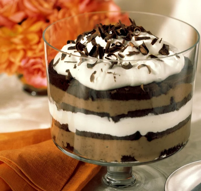 desert cu crema de vanilie si de ciocolata jpeg