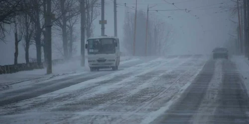 Drumurile din Argeş sunt cu probleme din cauza zăpezilor