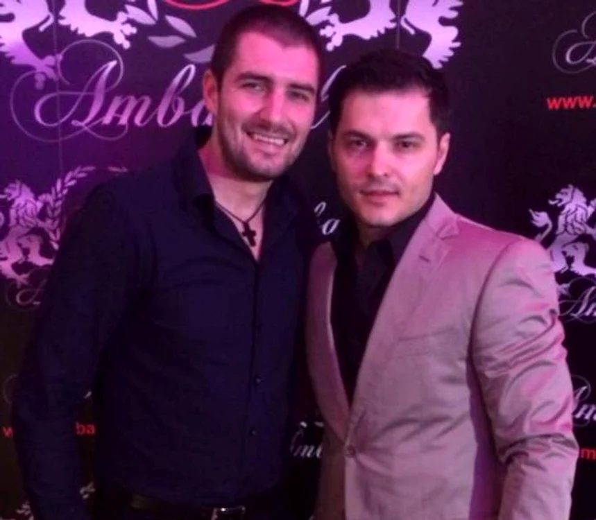 
    Liviu Vârciu a împlinit ieri 33 de ani şi a dat o petrecere cu prietenii. "Fratele lui", Cătălin Cazacu, nu putea lipsi  