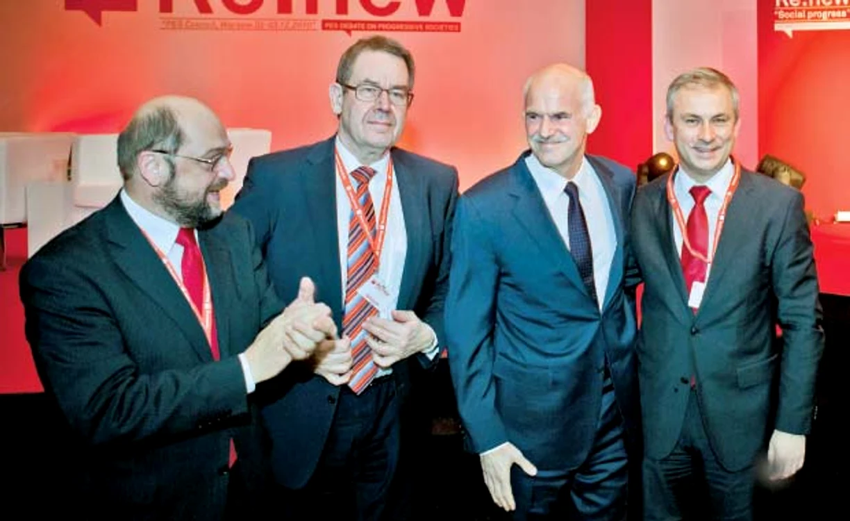 Patru politicieni  în luptă cu propria criză:  Martin Schulz, Poul Rasmussen, George Papandreu şi Grzegorz Napieralski