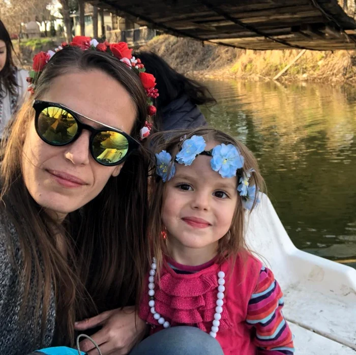 Iris Anna are acum 4 ani și 4 luni, iar mama ei spune că este o fetiță sensibilă