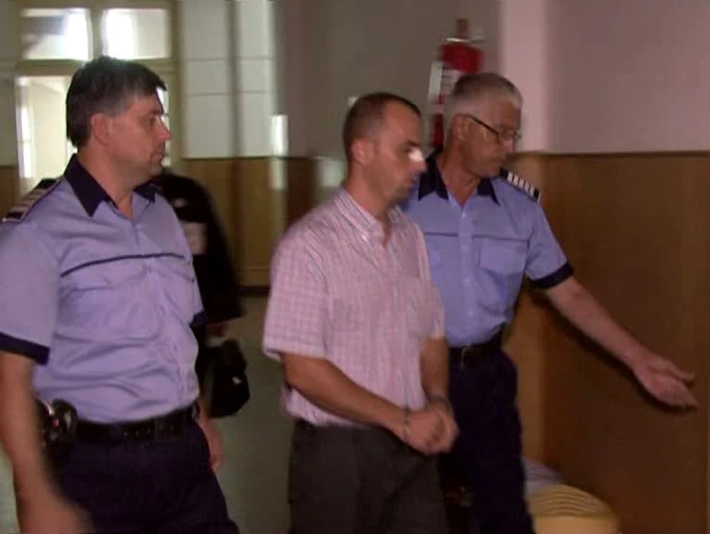 Un poliţist riscă să achite o amendă de 60.000 de lei, pentru că ar fi pretins mită de 4.000 de lei FOTO Adevărul