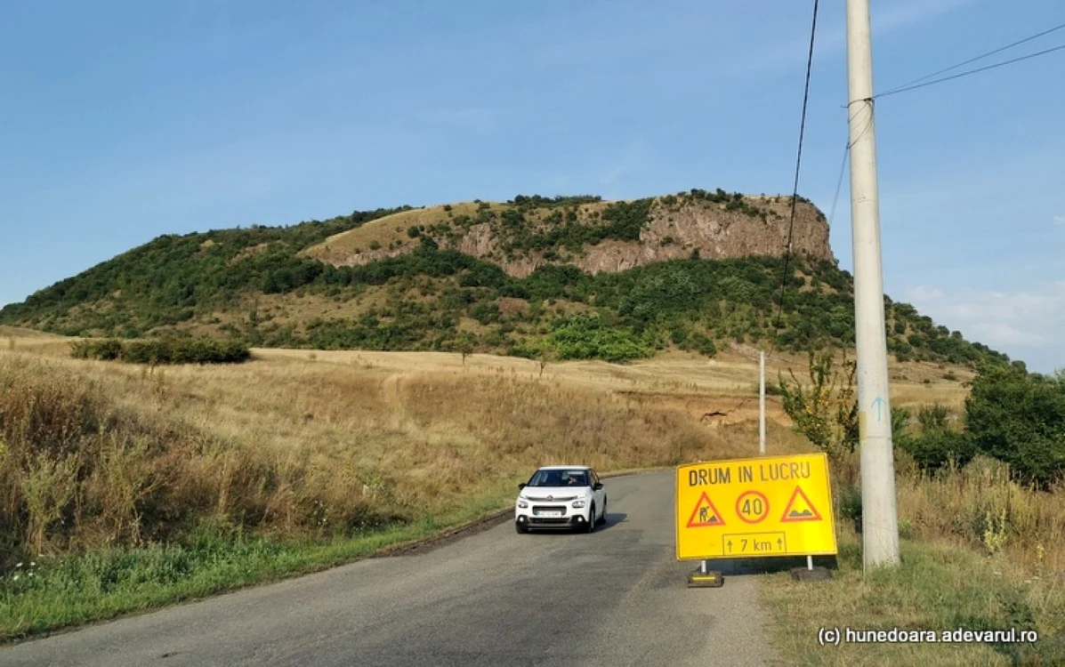 Au început lucrările la şoseaua Simeria - Geoagiu. Foto: Daniel Guţă.