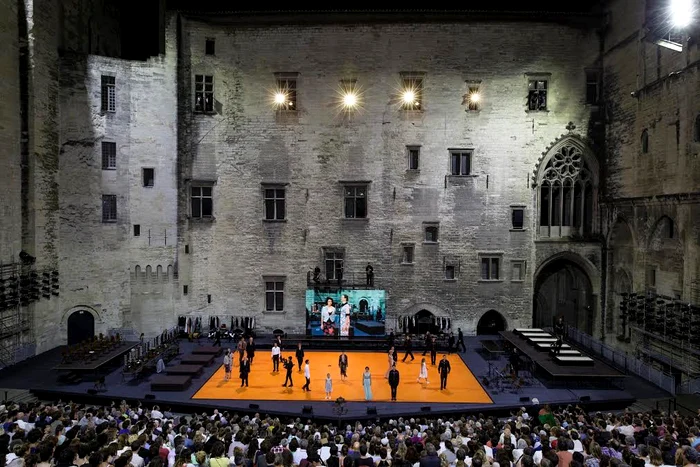 Teatrul ca tehnică de rezistenţă jpeg