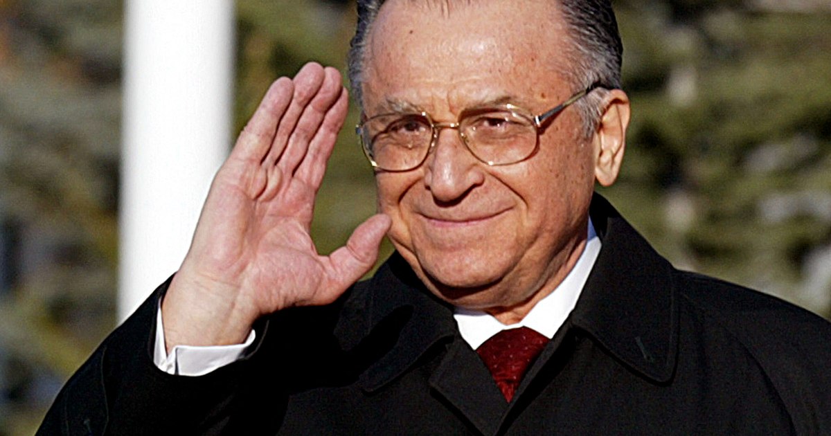 The Unspoken Message of a Fading Political Titan