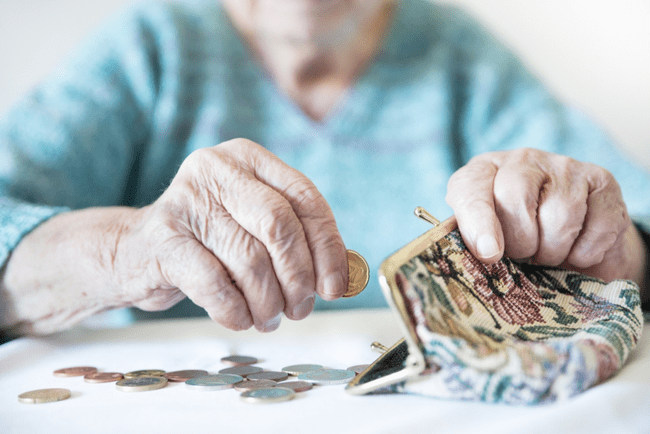 O pensie de 3.000 de lei valorează astăzi, în realitate, doar 2.000 de lei. Analist: „Ai avea nevoie de aproape 4.700 de lei pentru același trai”
