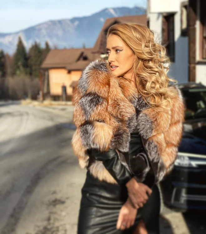 Iuliana Pepene, superbă în haina din vulpe canadiană