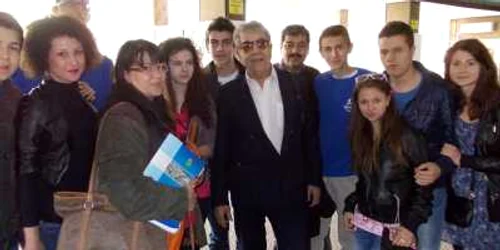 Trupa "Trepte", alături de actorul Ion Dichiseanu la festivalul de la Mangalia în 2011