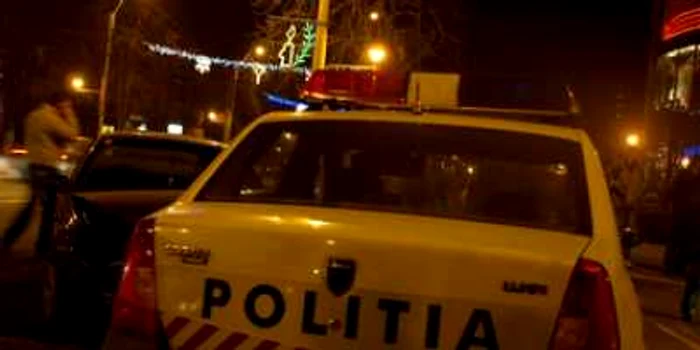 Hunedoara: Poliţişti muşcaţi şi loviţi de un hunedorean pe care au încercat să îl legitmeze
