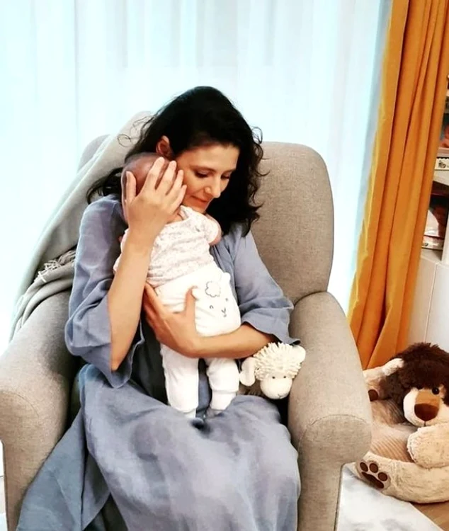 Ramona Păuleanu cu un ochi râde, cu unul plânge