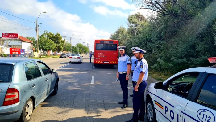 Transportatorii de persoane, verificaţi de poliţişti FOTO IPJ Ialomiţa