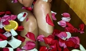 Eliza a încercat o baie în stil japonez în Bucureşti jpeg