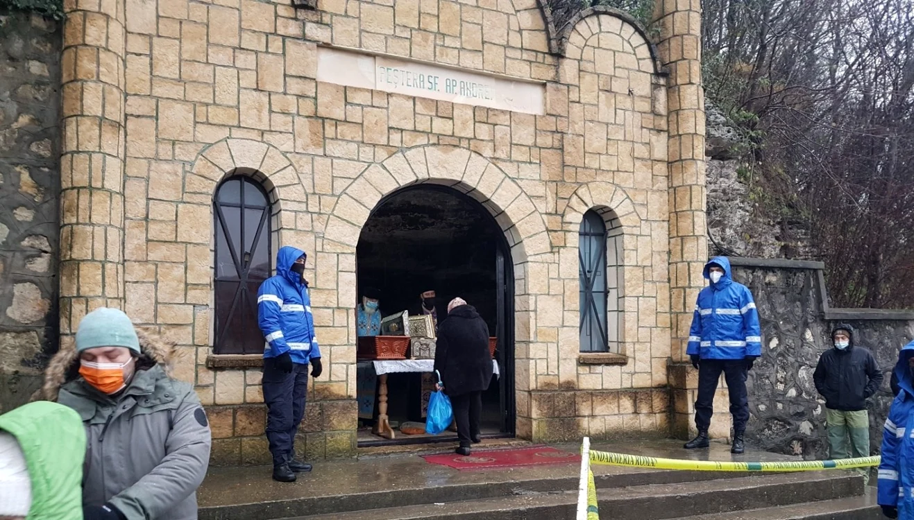 Intrarea în Peștera Sf. Andrei FOTO: Călin Gavrilaș