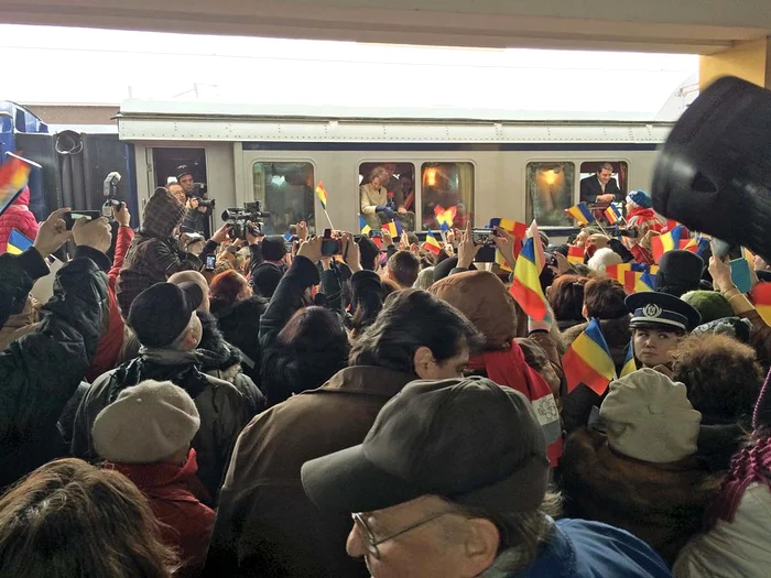 Principesa Margareta şi Principele Radu in tren