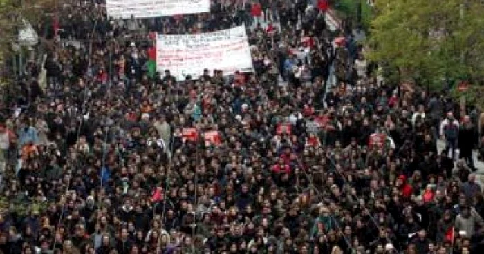 Peste 10.000 de greci au protestat împotriva "politicii antisociale" a guvernului