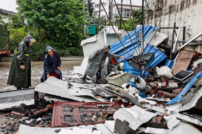 În urma seismului, autorităţile au plasat în al doilea nivel de urgenţă salvatorii din regiunea Sichuan Foto AFP