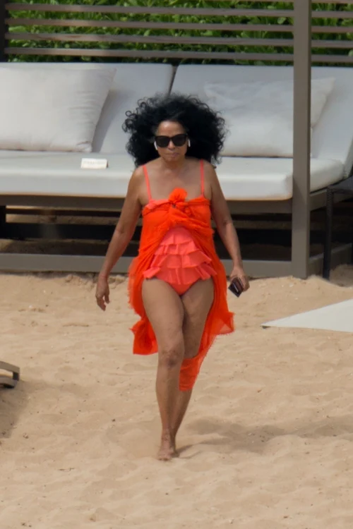 Diana Ross hits the beach with some of her kids and grandkids! jpeg