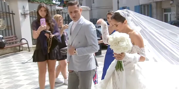 Nașul Mirel Rădoi a condus-o la altar pe Ioana. Captură Antena 1