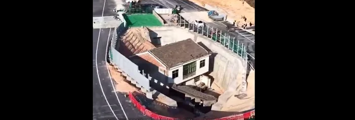 Casa lui Huang Ping, din mijlocul unei autostrăzi