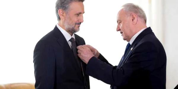 Timofti l-a decorat pe Lazurca