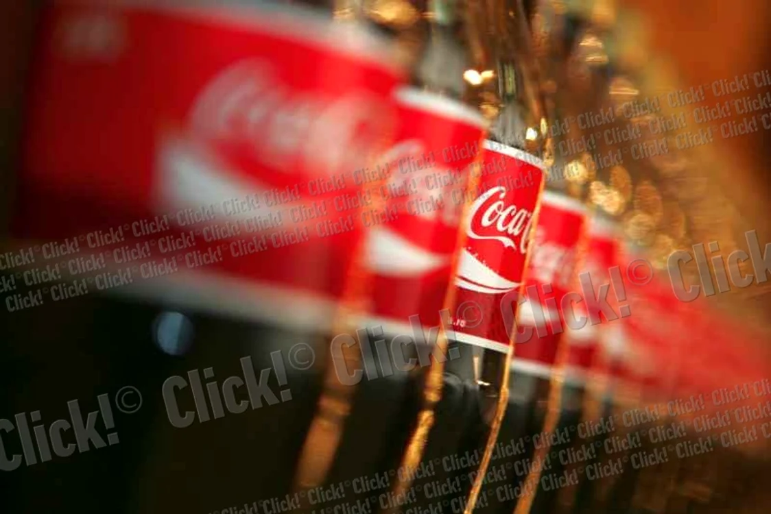 Coca-Cola modifică formula pentru mai puţine calorii până în 2014.